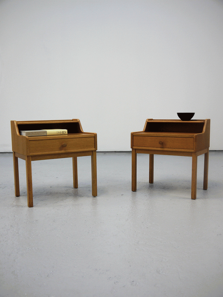 Danish – Pair of Oak Bedside Tables