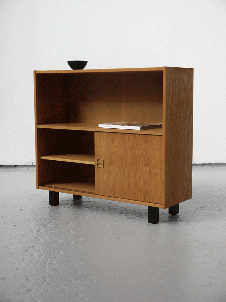 Dainsh – Oak Console Cabinet