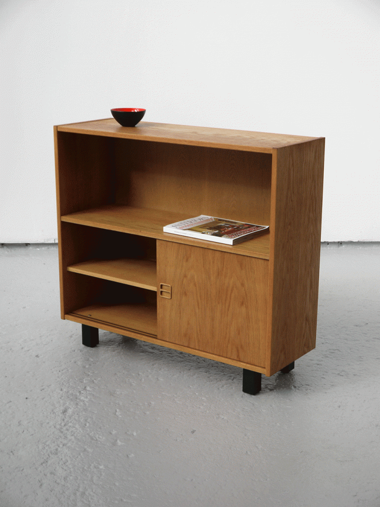 Dainsh – Oak Console Cabinet