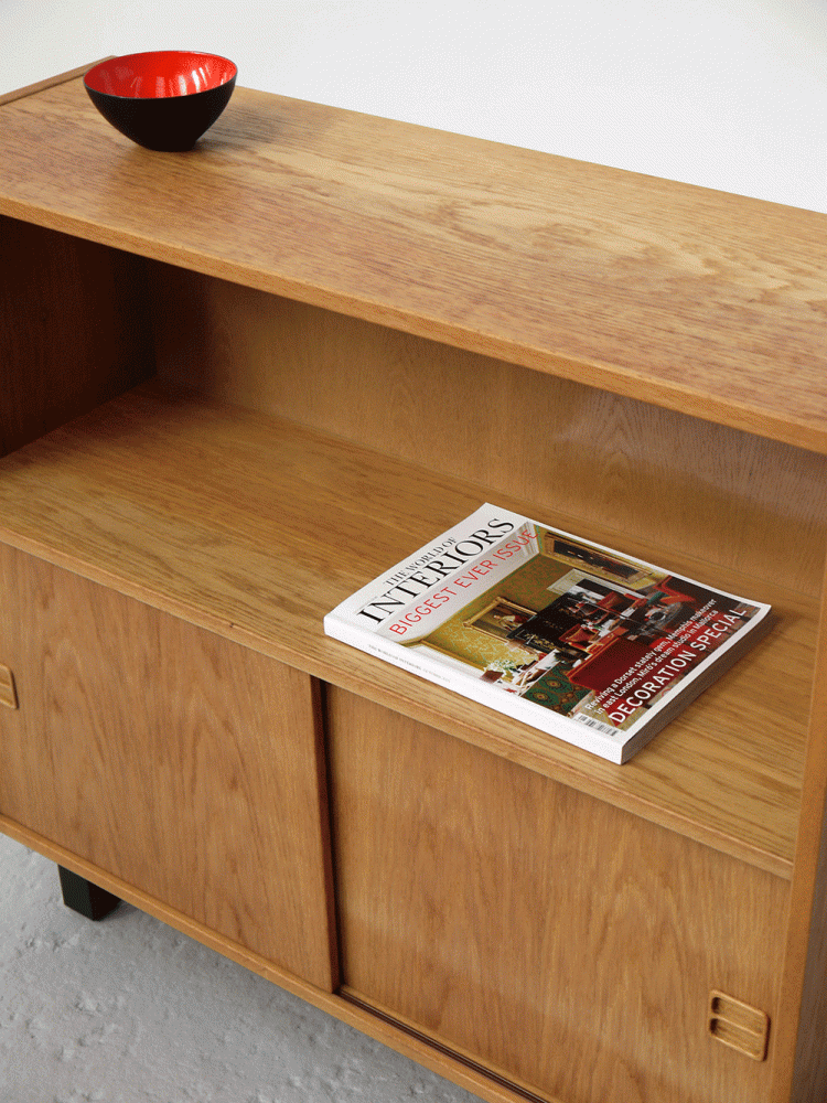 Dainsh – Oak Console Cabinet