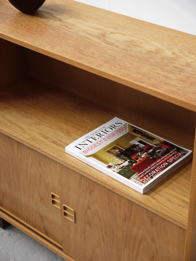 Dainsh – Oak Console Cabinet