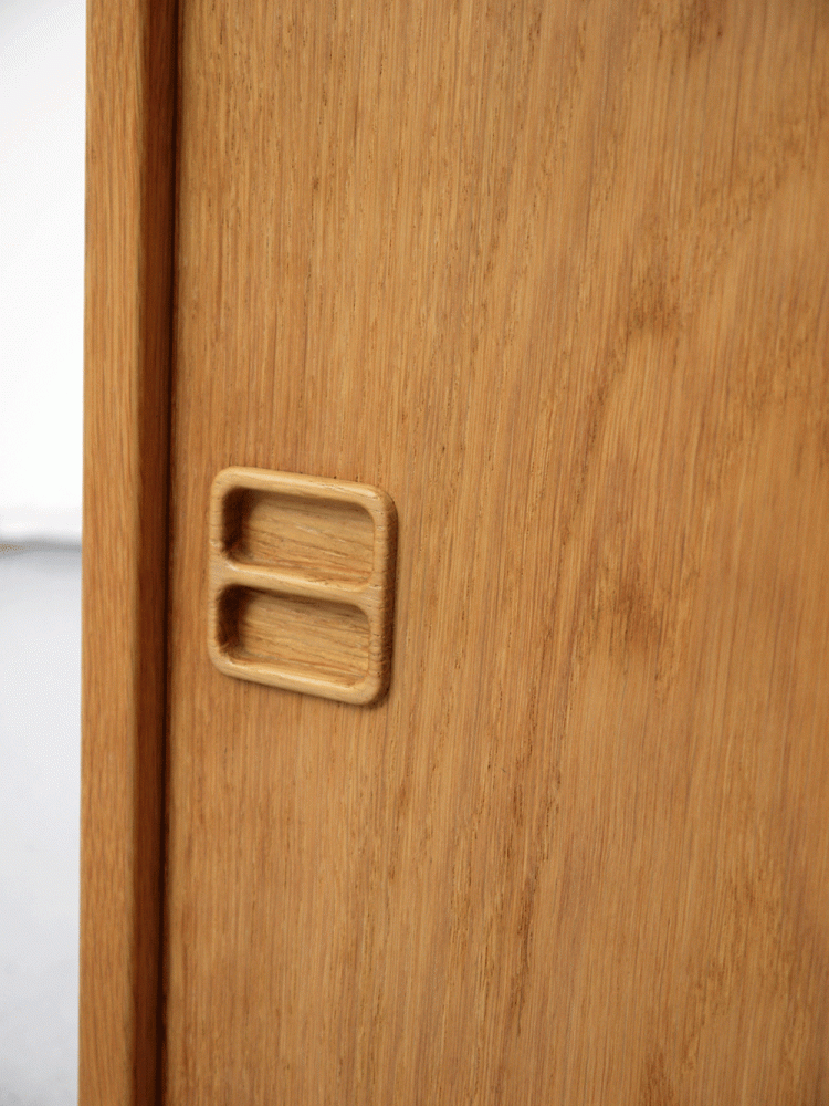 Dainsh – Oak Console Cabinet