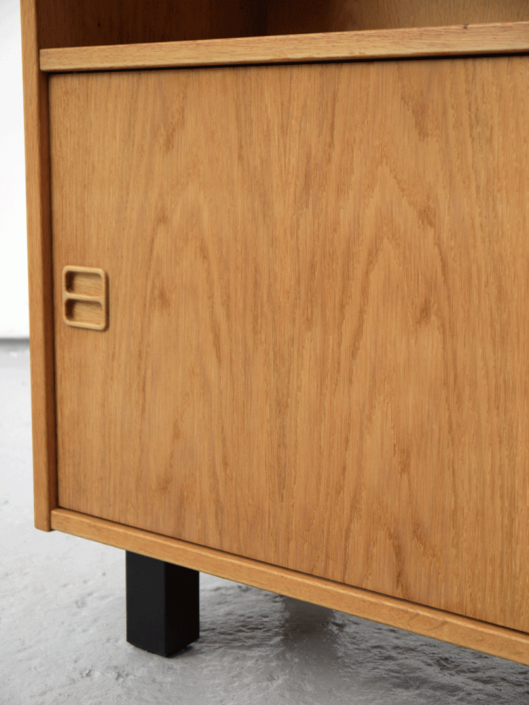 Dainsh – Oak Console Cabinet