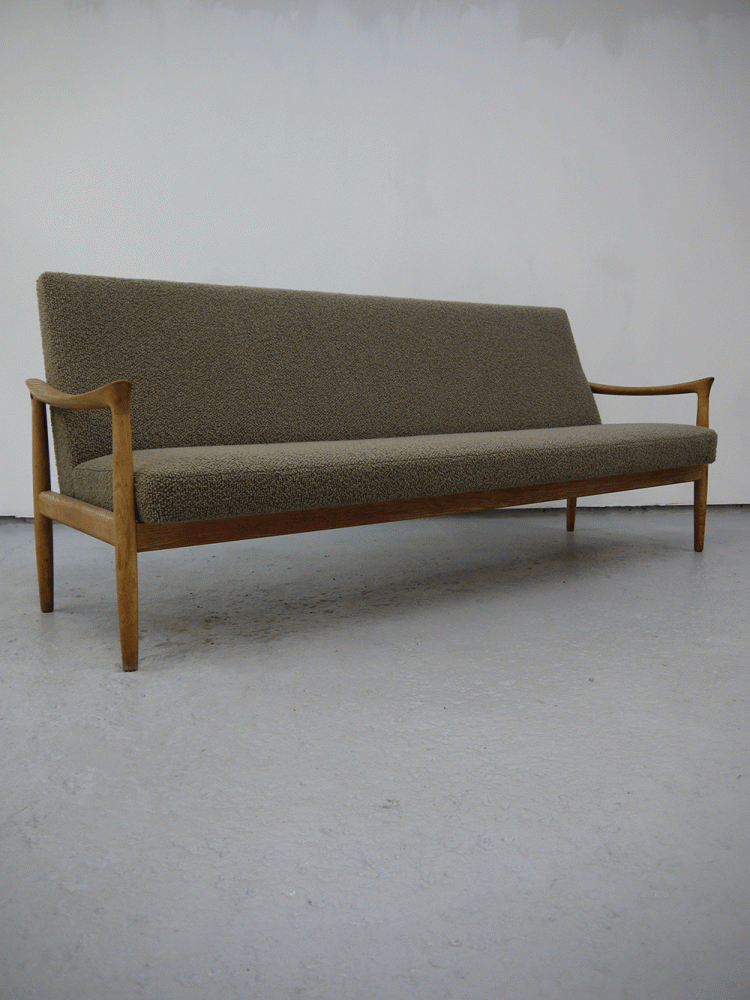 Fritz Hansen – Large Oak Three Seat Sofa