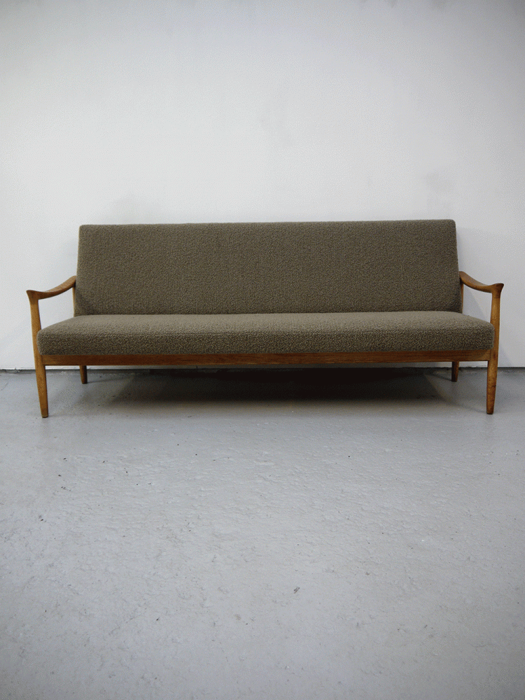 Fritz Hansen – Large Oak Three Seat Sofa