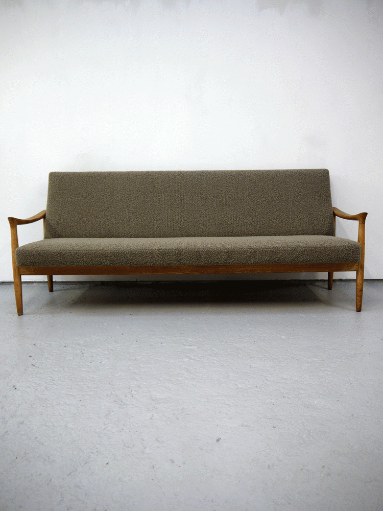 Fritz Hansen – Large Oak Three Seat Sofa
