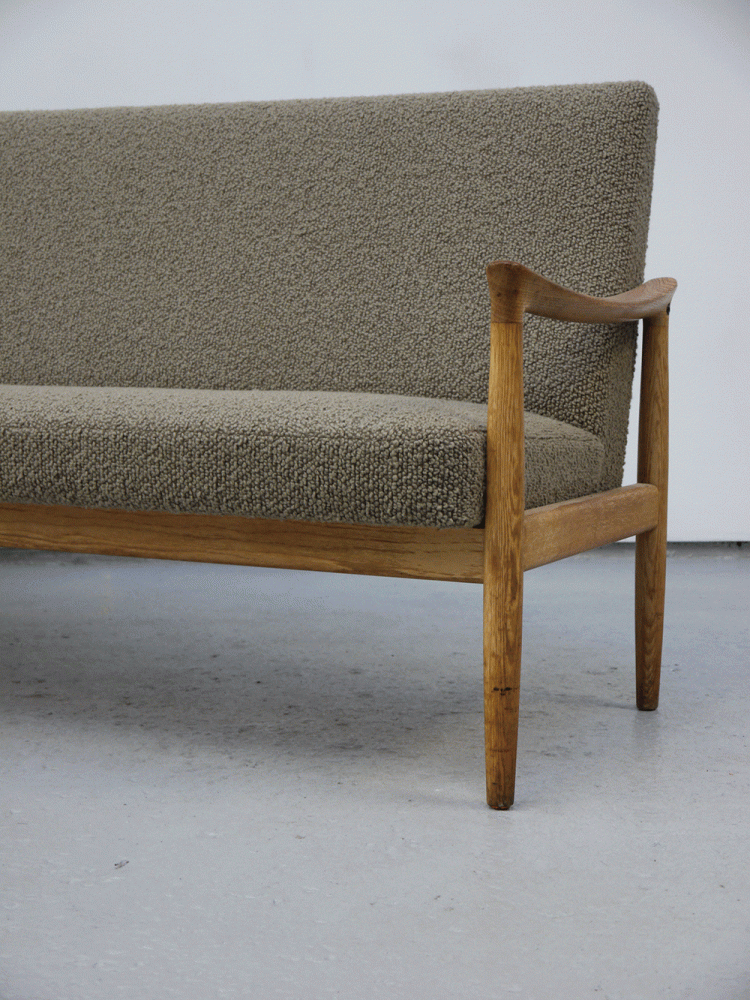 Fritz Hansen – Large Oak Three Seat Sofa