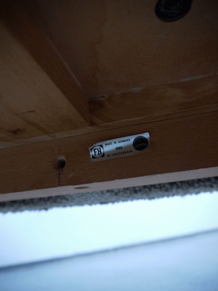 Fritz Hansen – Large Oak Three Seat Sofa