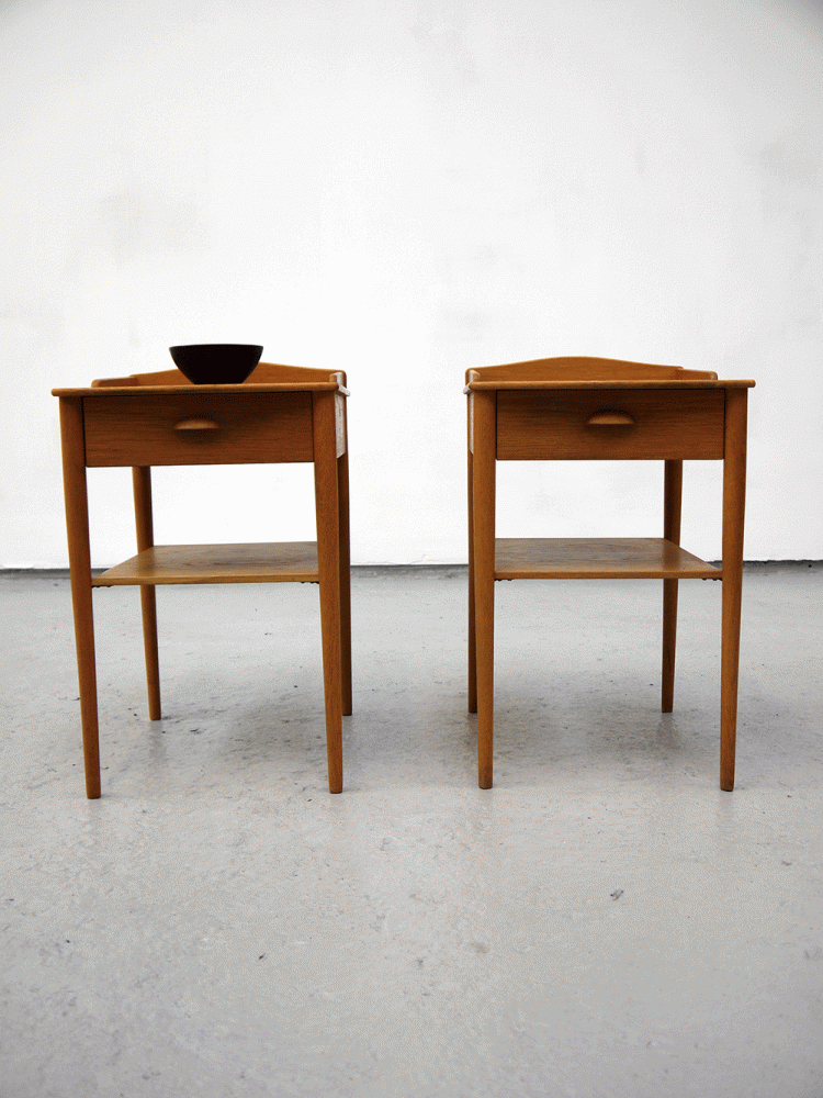 AB Erik Andersson & Co – Pair of Oak Bedside Tables