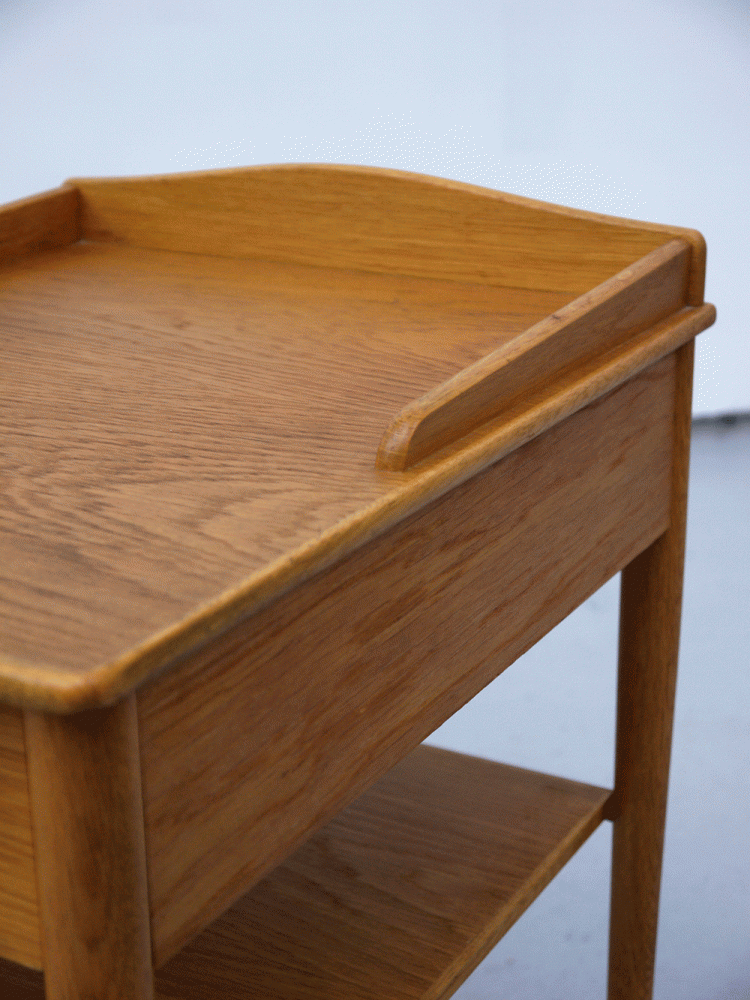 AB Erik Andersson & Co – Pair of Oak Bedside Tables