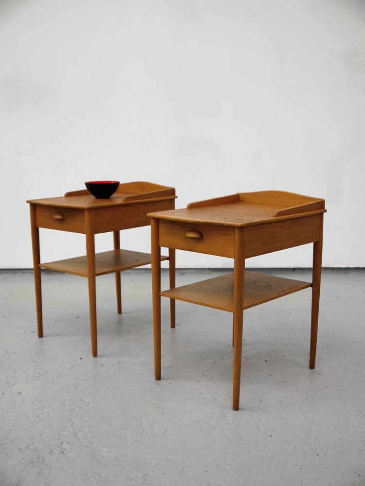AB Erik Andersson & Co – Pair of Oak Bedside Tables