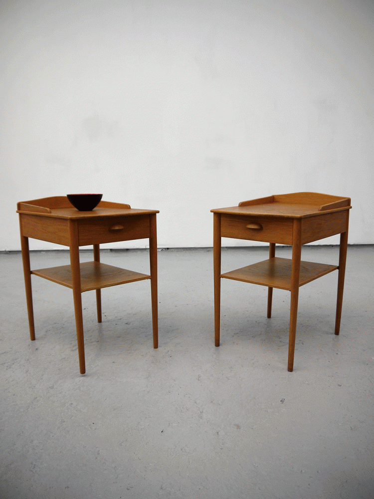 AB Erik Andersson & Co – Pair of Oak Bedside Tables