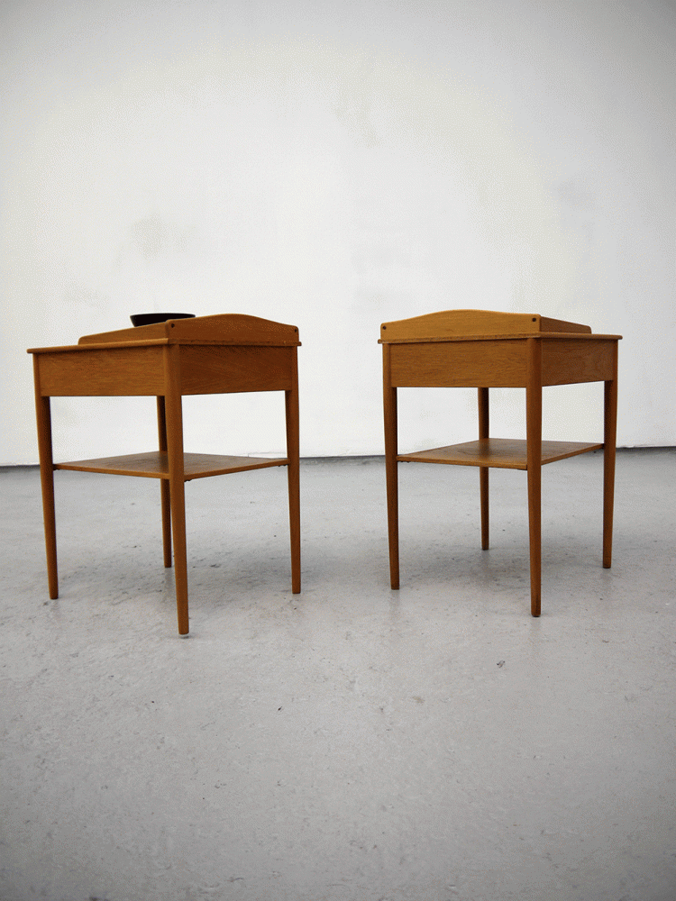 AB Erik Andersson & Co – Pair of Oak Bedside Tables