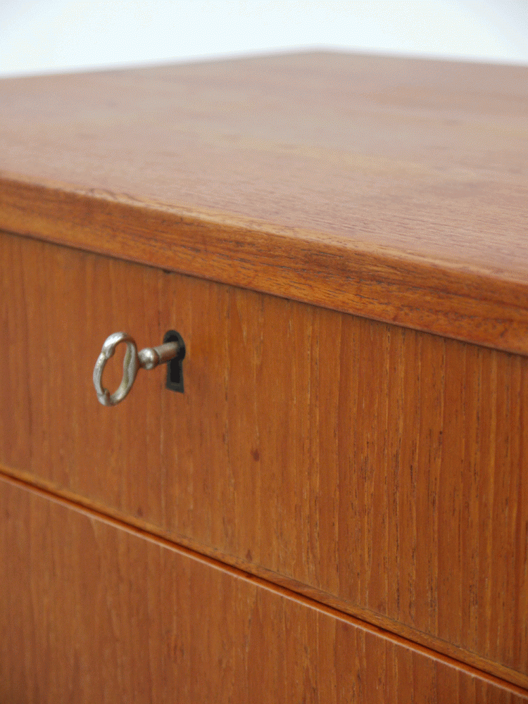 Danish – Lockable Tall Drawer Unit