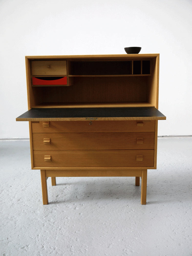 Danish – Lockable Oak Bureau