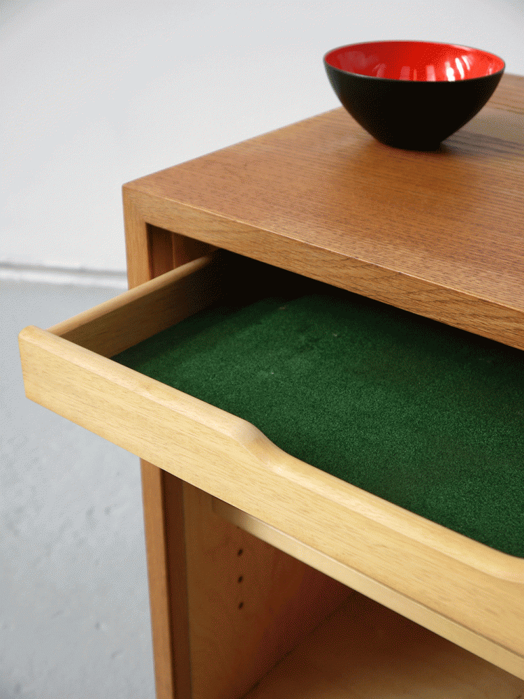 Paul Hundevad – Oak Cabinet