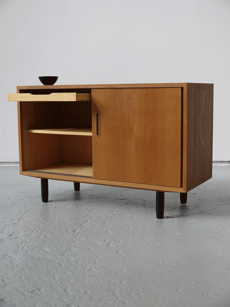 Paul Hundevad – Oak Cabinet