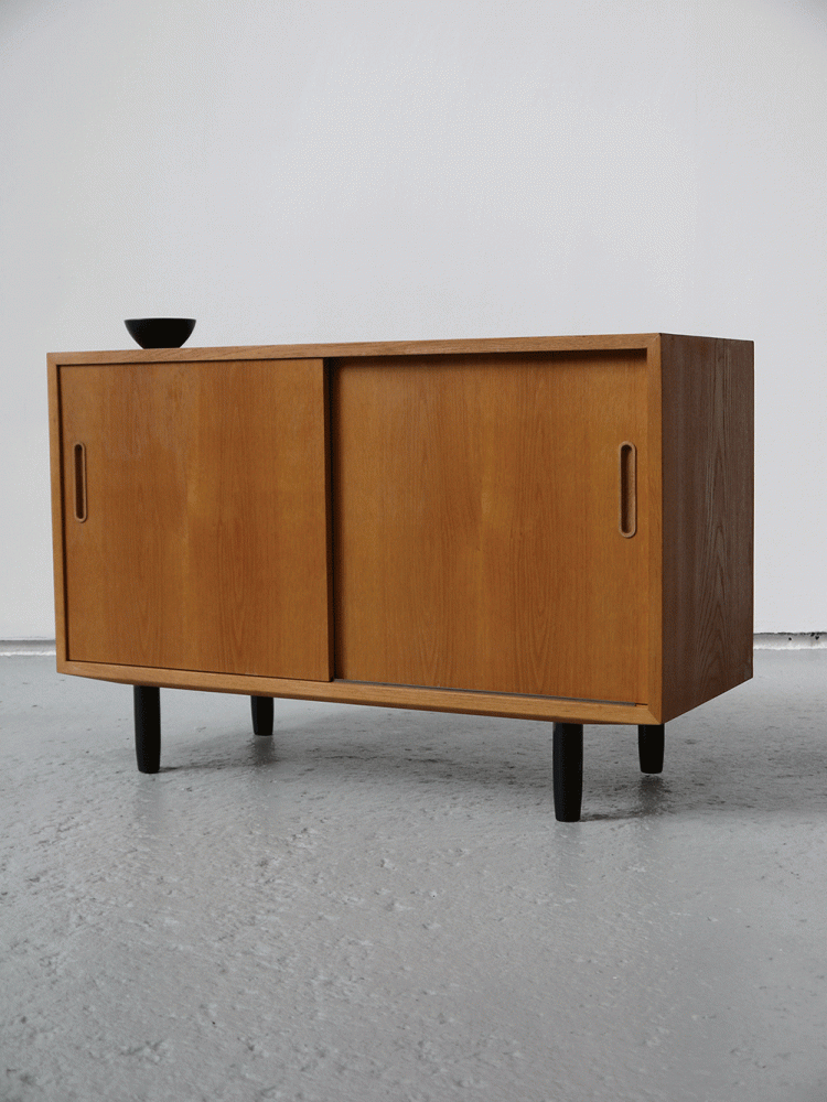 Paul Hundevad – Oak Cabinet