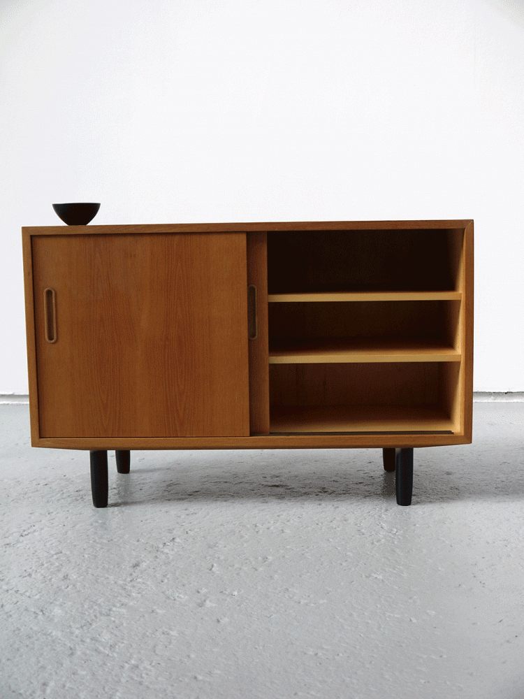 Paul Hundevad – Oak Cabinet