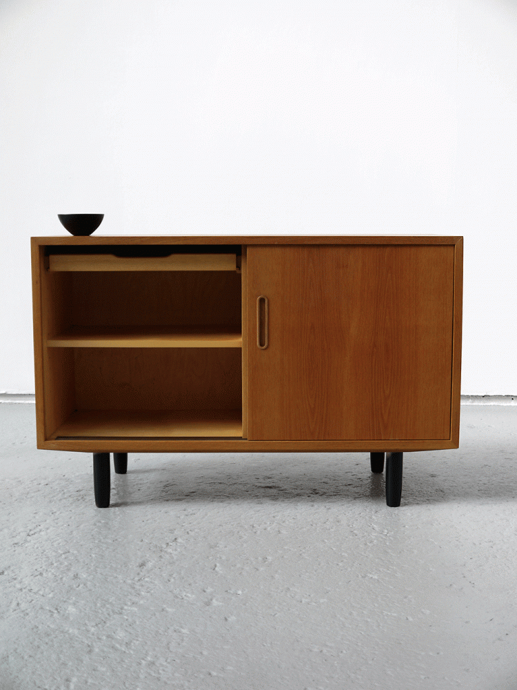 Paul Hundevad – Oak Cabinet