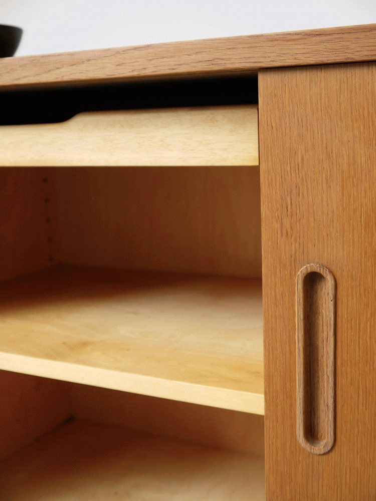Paul Hundevad – Oak Cabinet