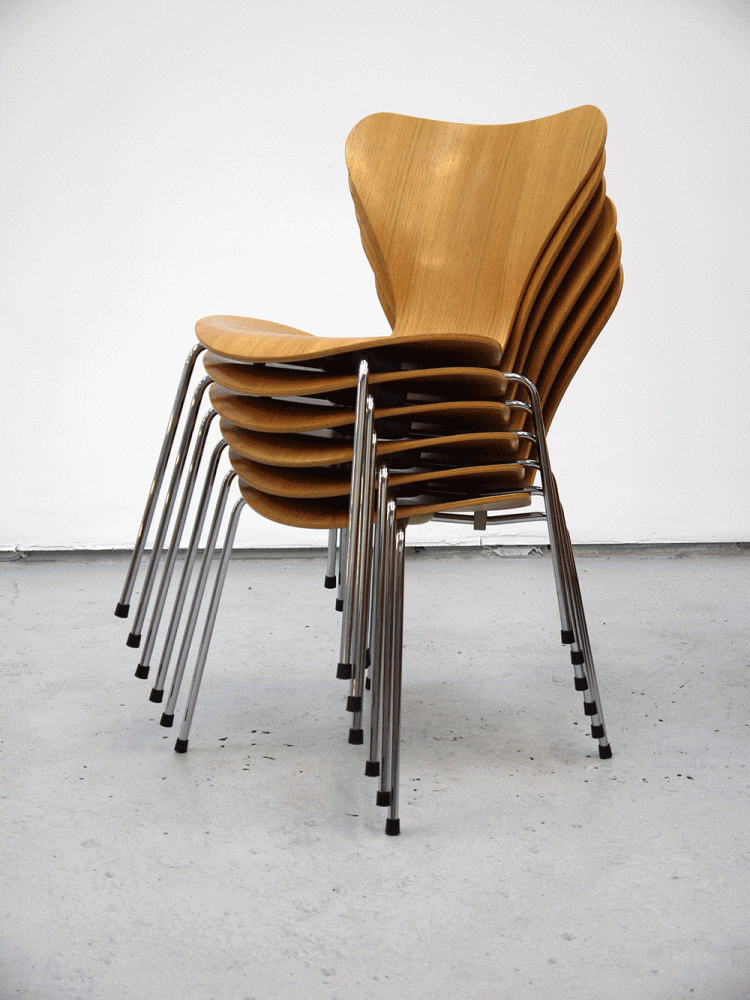Arne Jacobsen – Series Seven Stacking Chairs