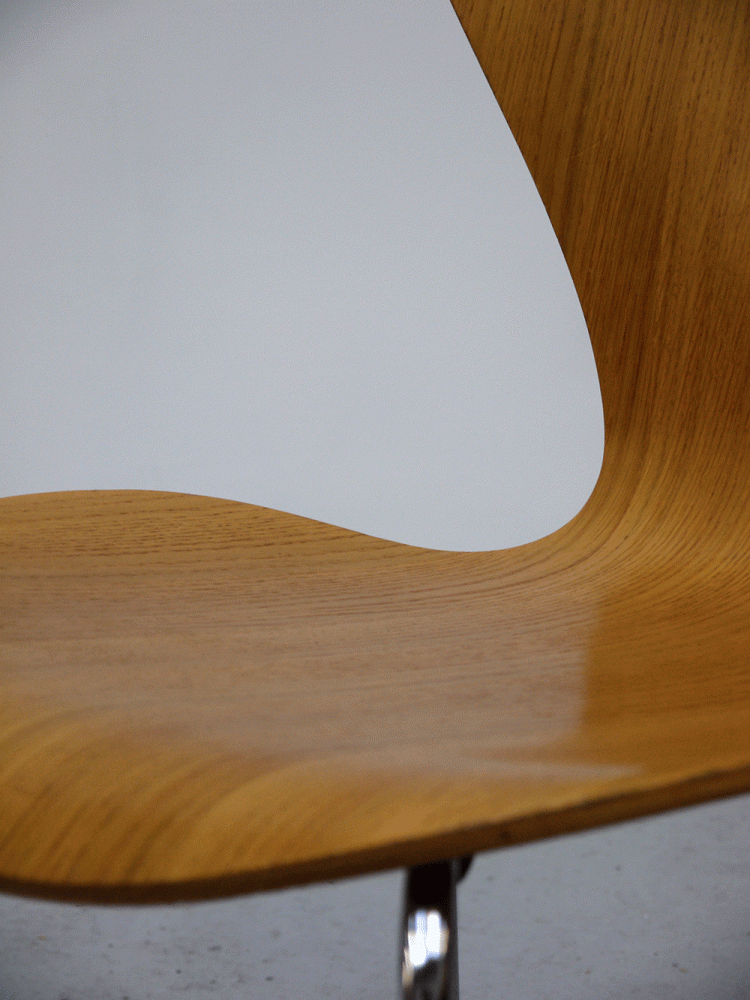 Arne Jacobsen – Series Seven Stacking Chairs