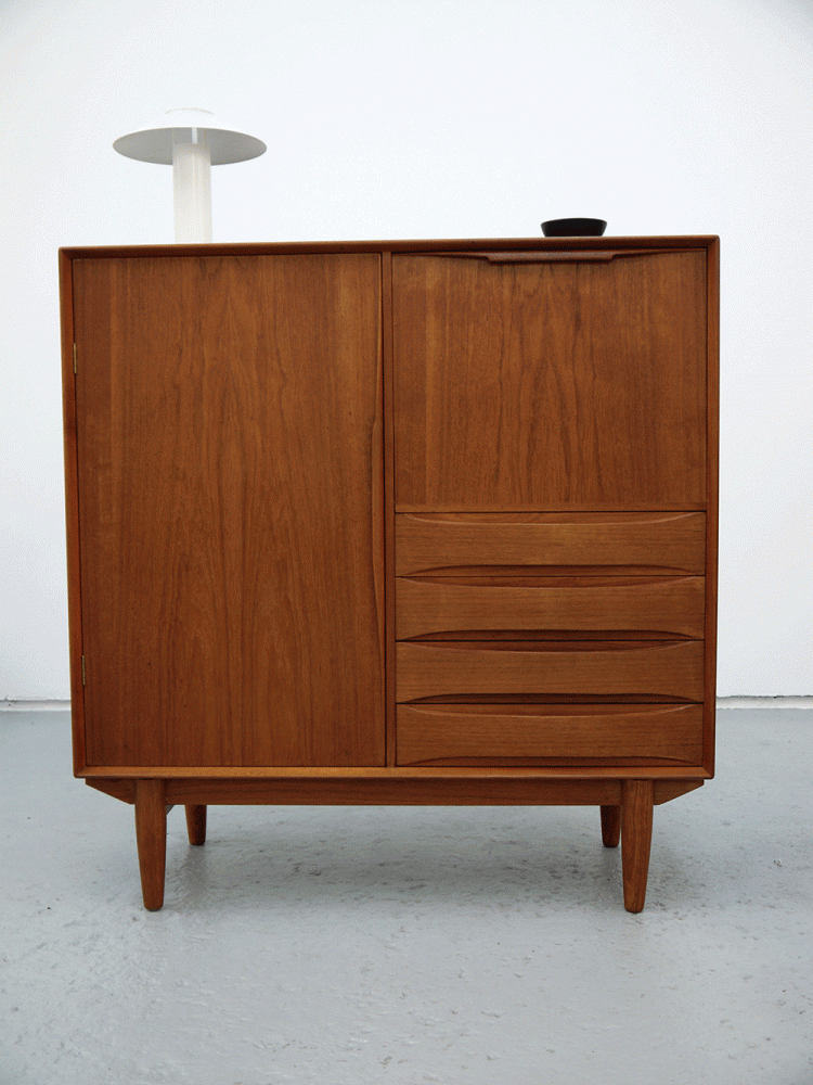 Arne Vodder – Dyrlund Bar Cabinet