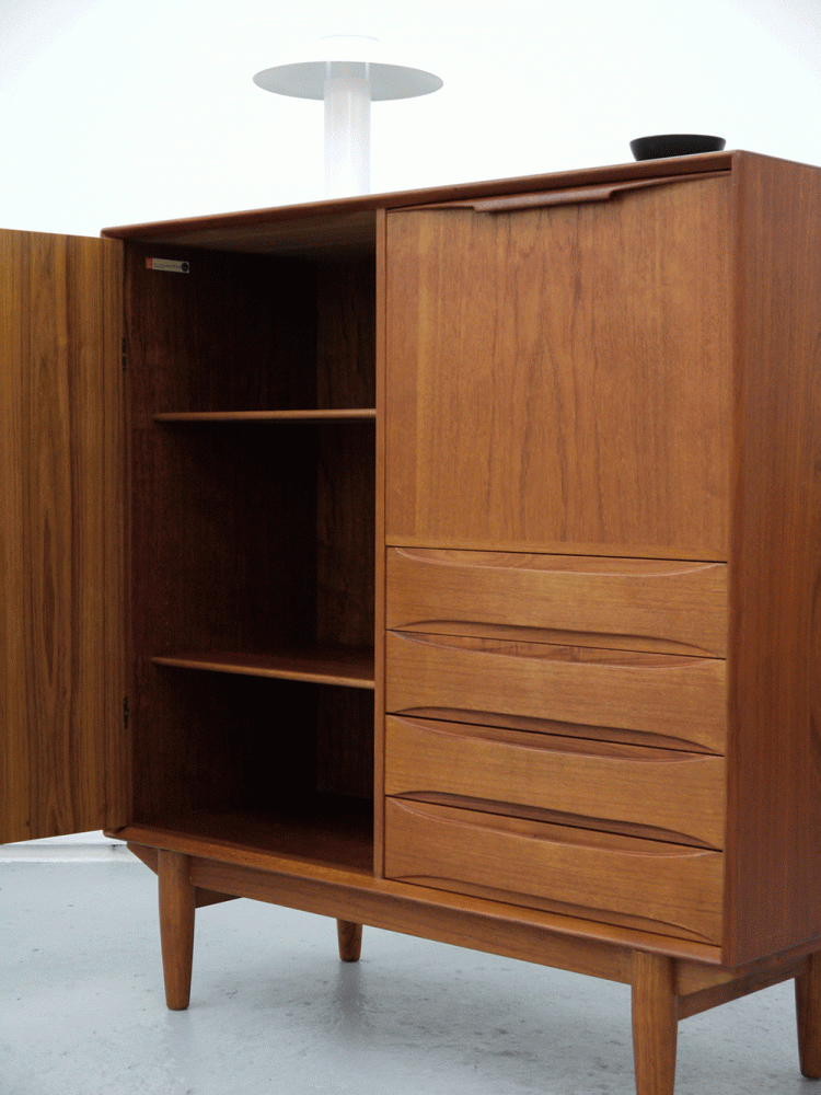 Arne Vodder – Dyrlund Bar Cabinet