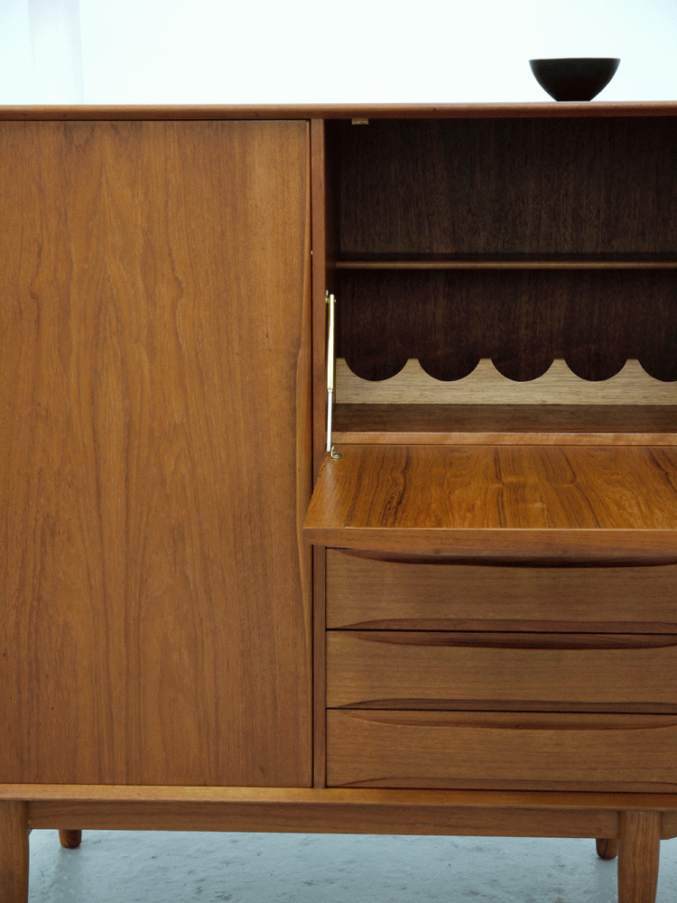 Arne Vodder – Dyrlund Bar Cabinet