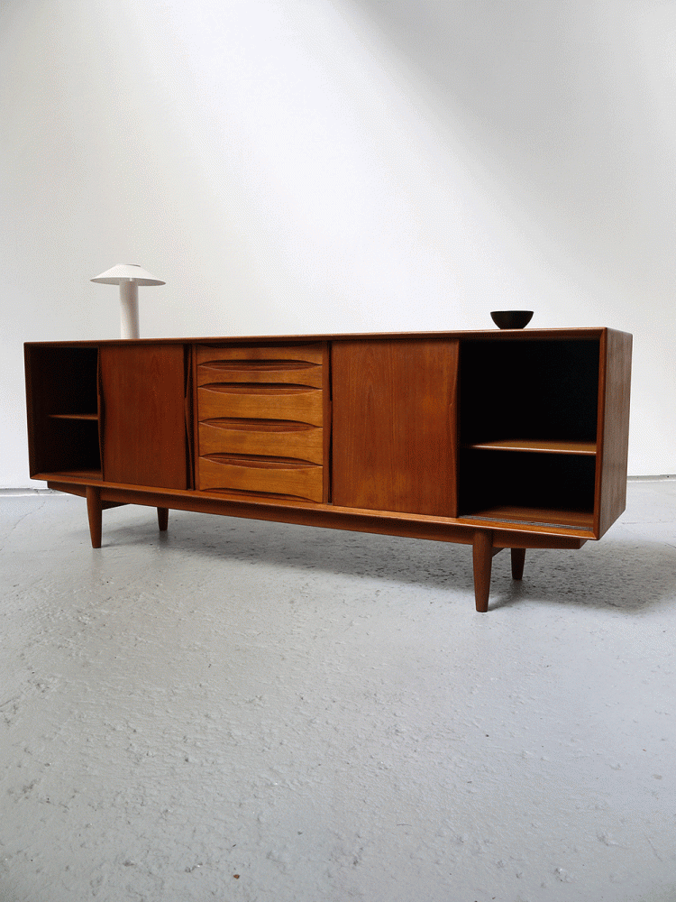 Arne Vodder – Dyrlund Large Teak Sideboard