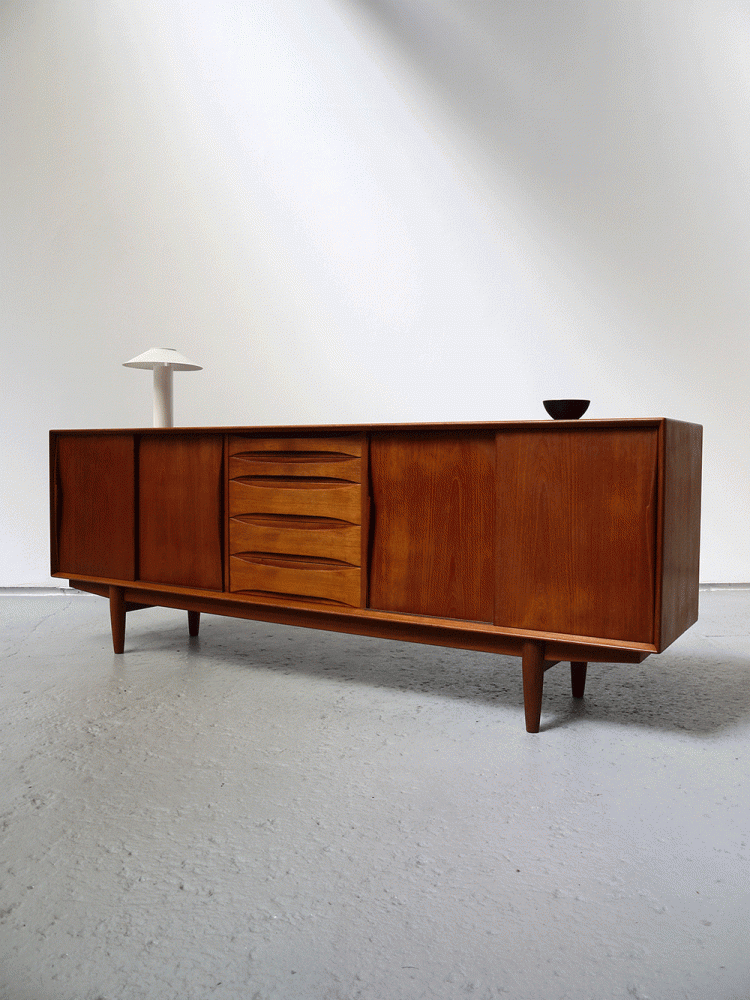 Arne Vodder – Dyrlund Large Teak Sideboard