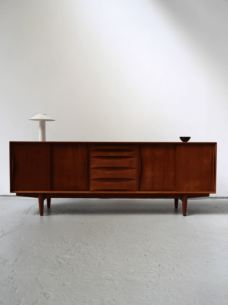 Arne Vodder – Dyrlund Large Teak Sideboard