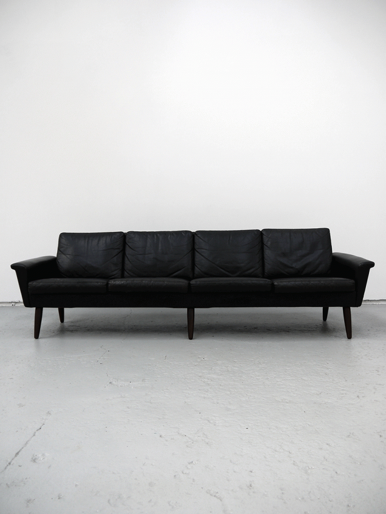 Skippers Mobler – Large Four Seat Leather Sofa