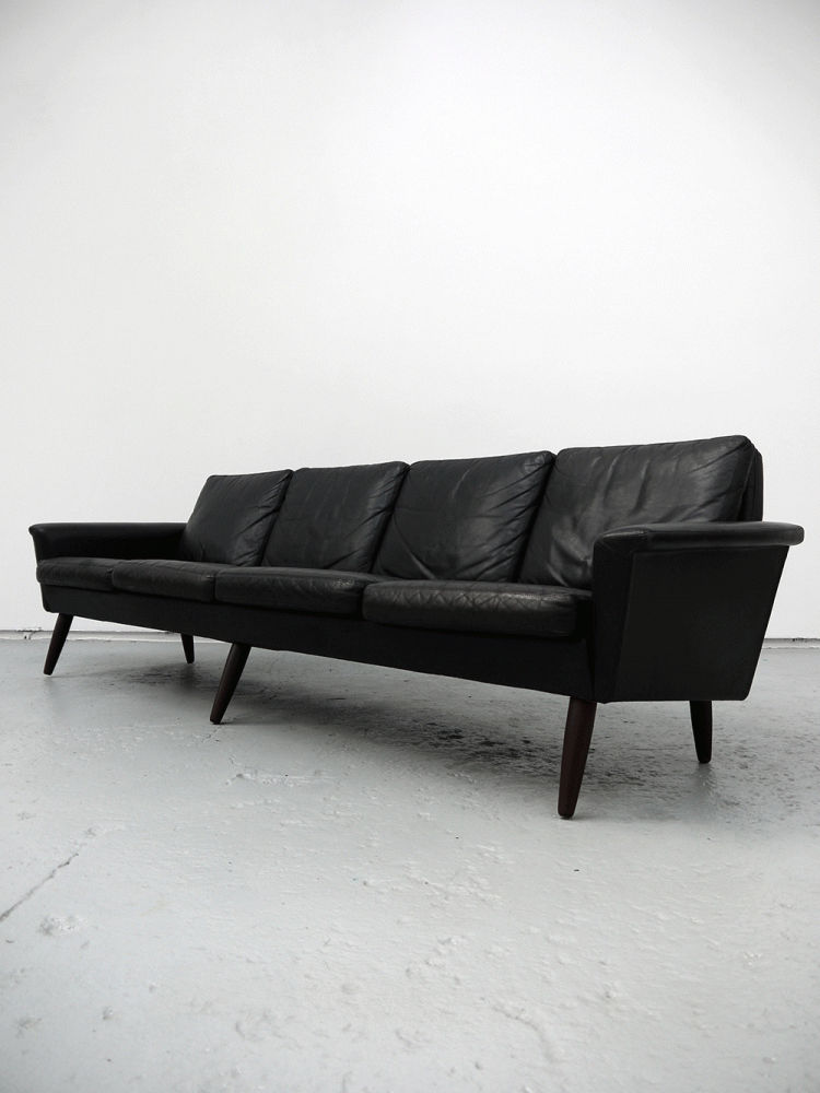 Skippers Mobler – Large Four Seat Leather Sofa