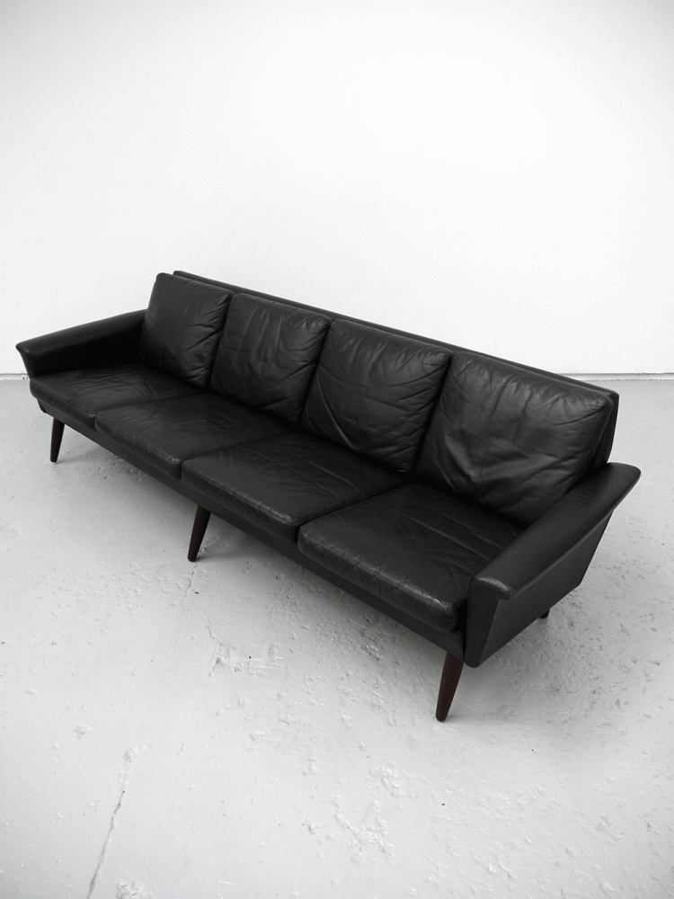 Skippers Mobler – Large Four Seat Leather Sofa