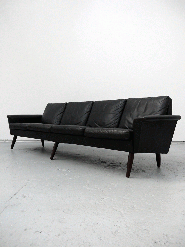 Skippers Mobler – Large Four Seat Leather Sofa