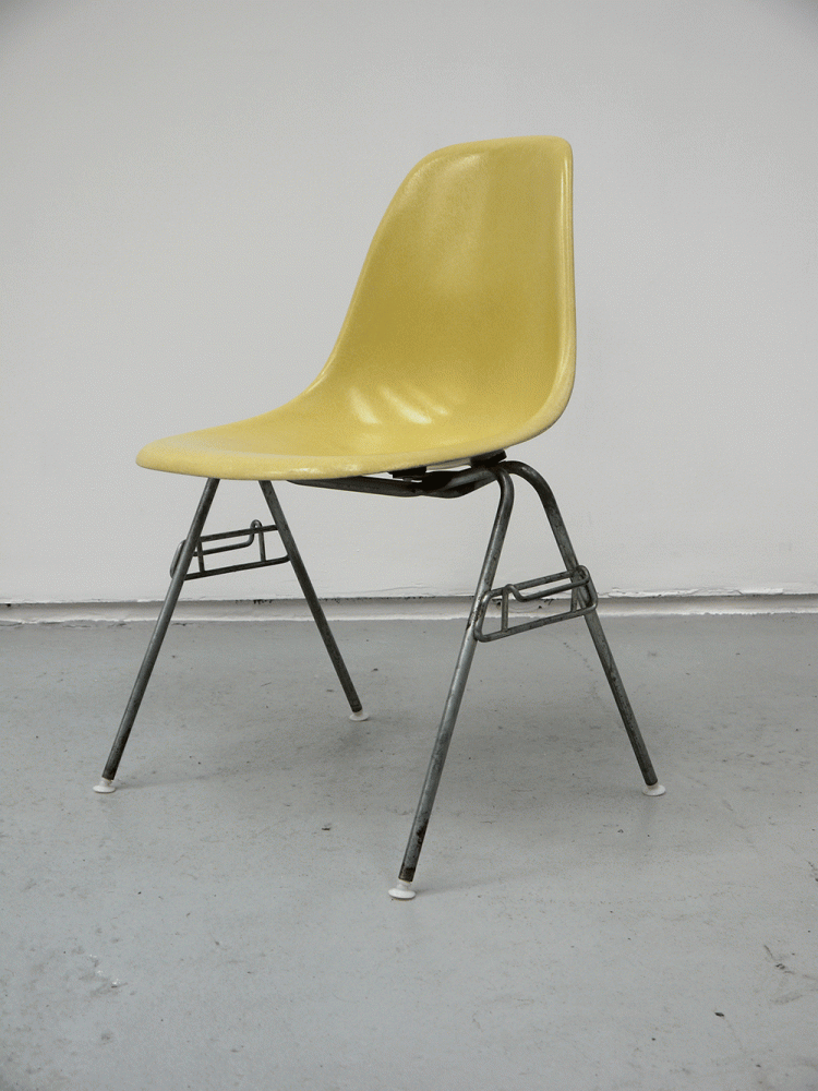 Charles and Ray Eames – Stacking Side Shell Chair
