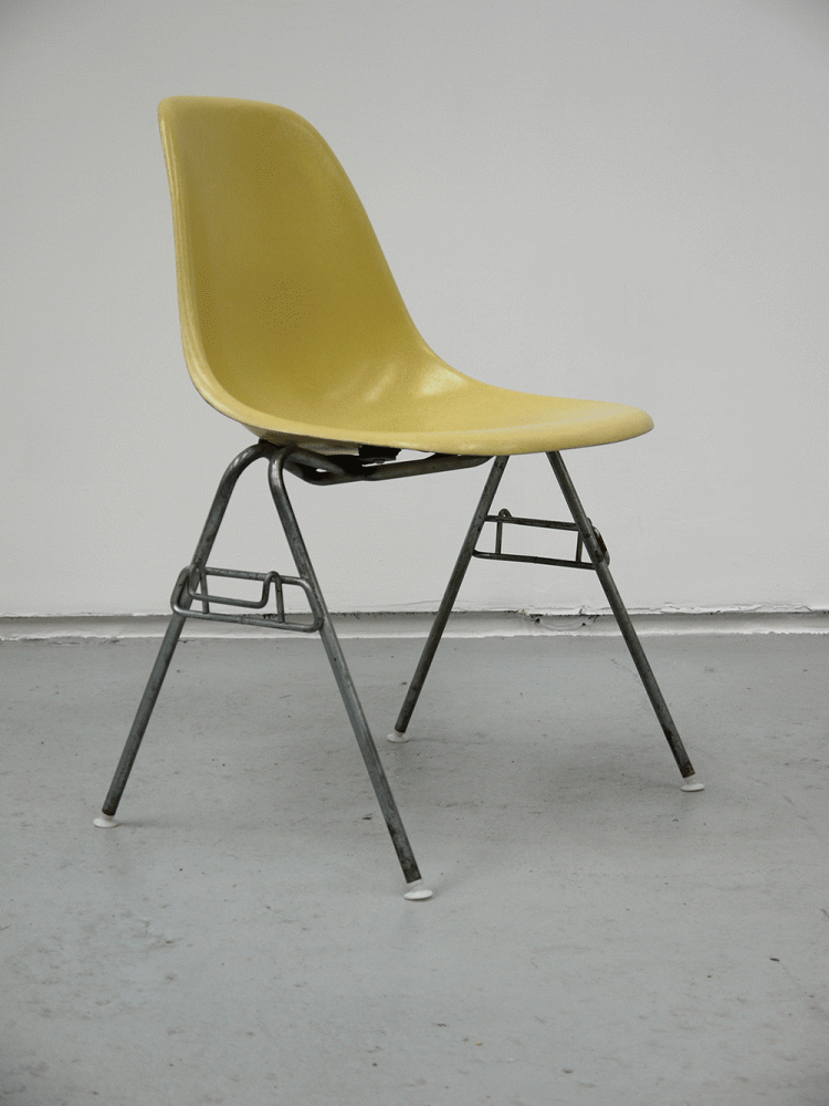 Charles and Ray Eames – Stacking Side Shell Chair