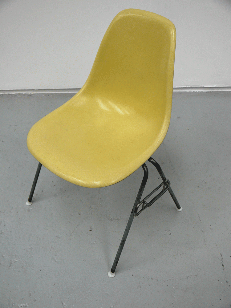 Charles and Ray Eames – Stacking Side Shell Chair