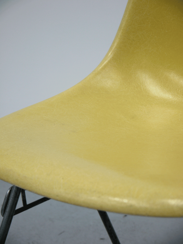 Charles and Ray Eames – Stacking Side Shell Chair