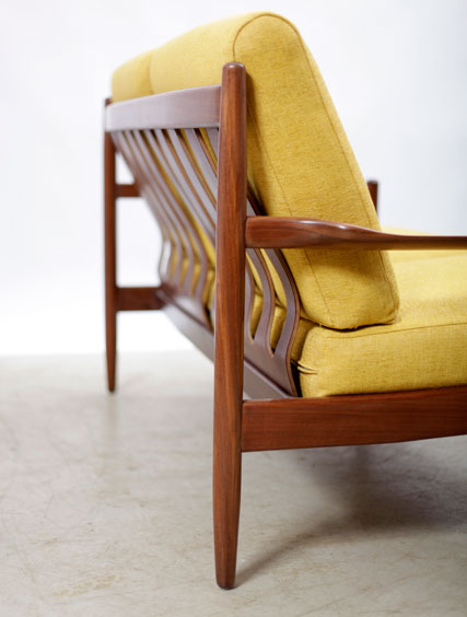 HWM – Curved Settee