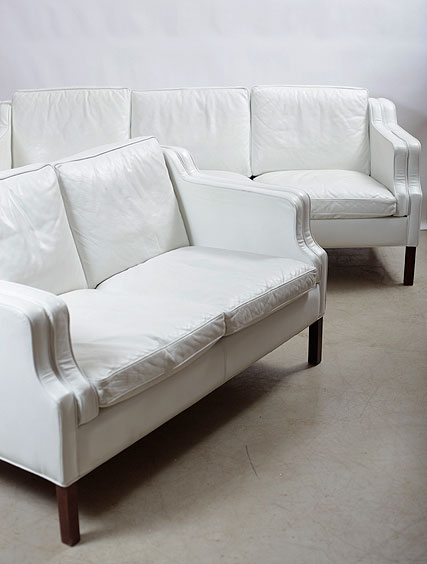 Borge Morgensen – White Leather Settees