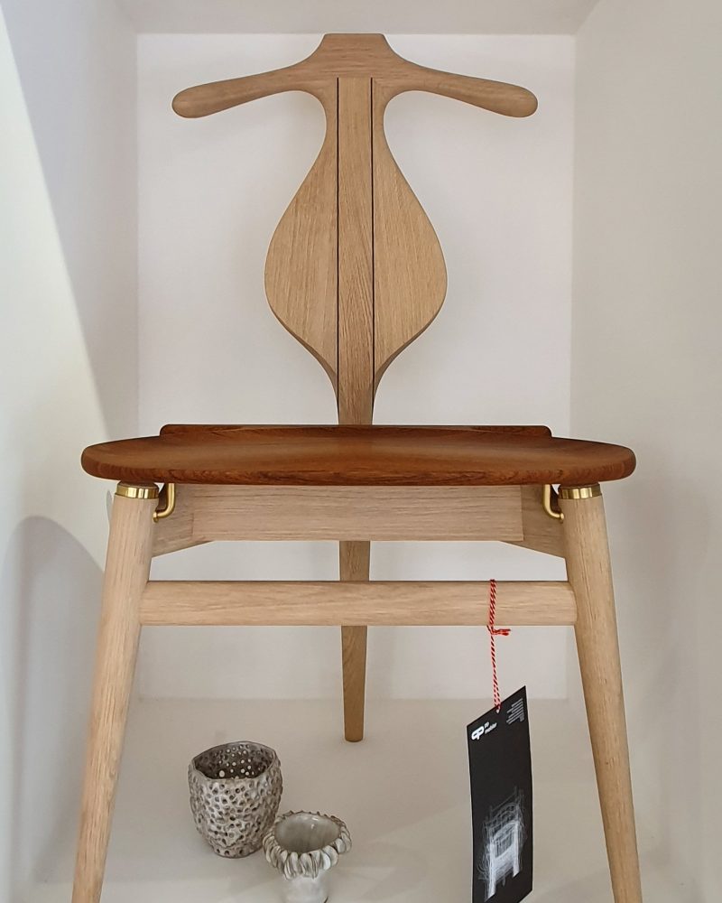 Three Source Ltd – Hans Wegner Valet Chair
